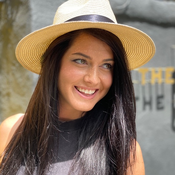 Straw hat with Black band - Picture 2 of 3